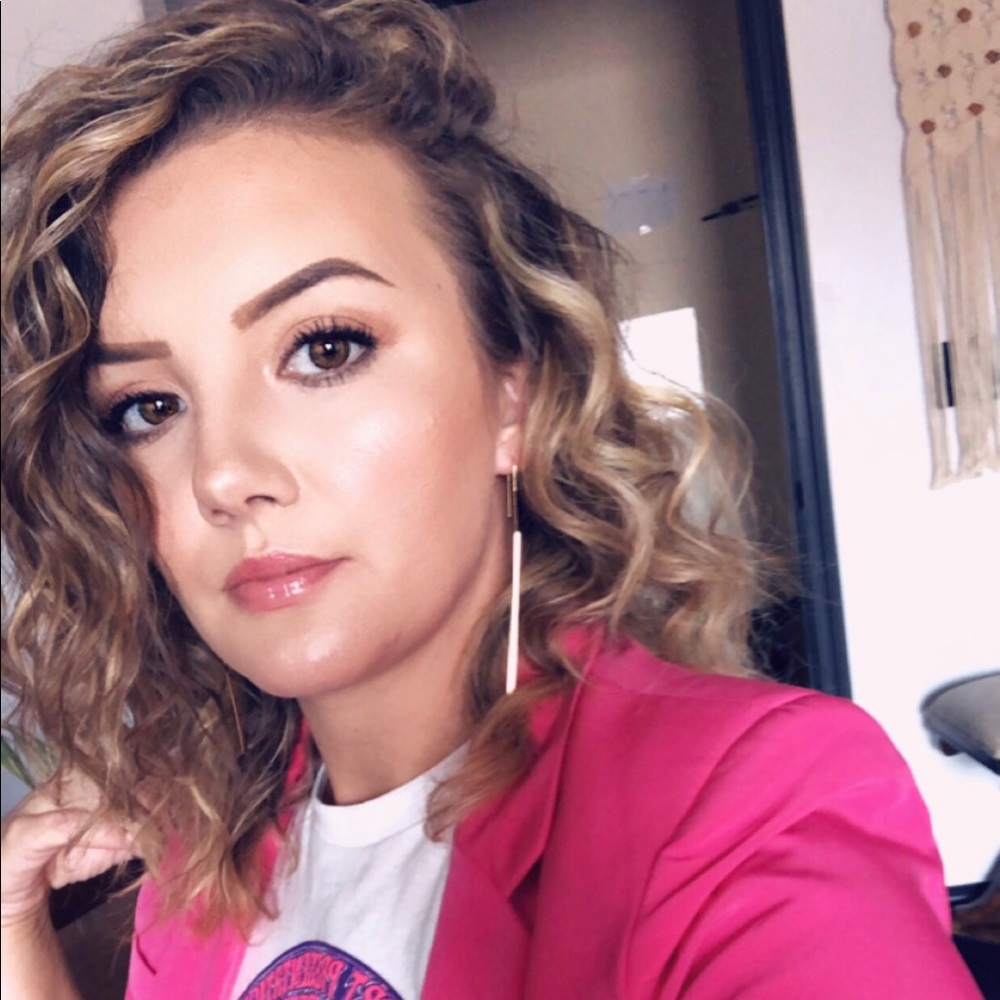 Meet your Posher, Christina